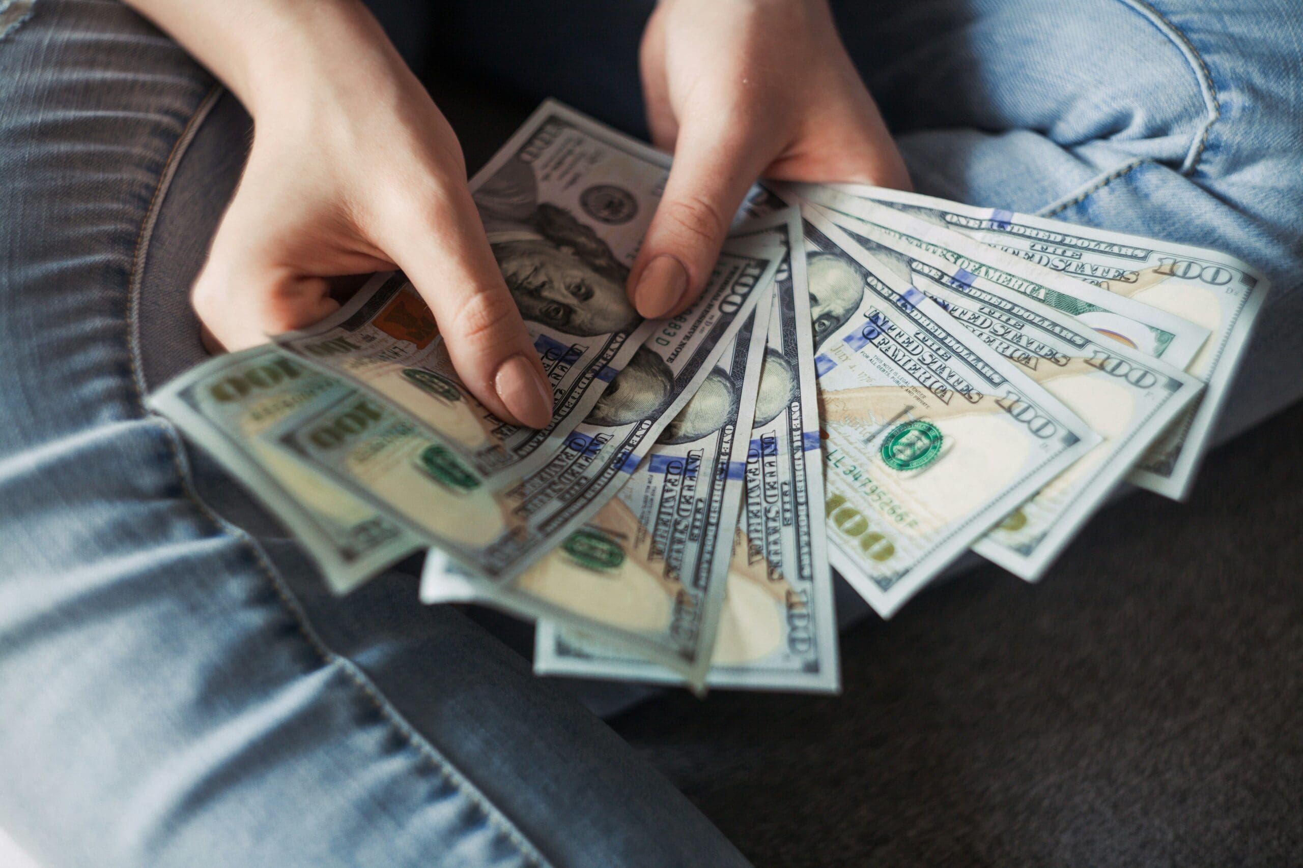 calculez votre salaire net en ligne avec cet outil simple et rapide. estimez vos revenus après impôts et déductions sociales.