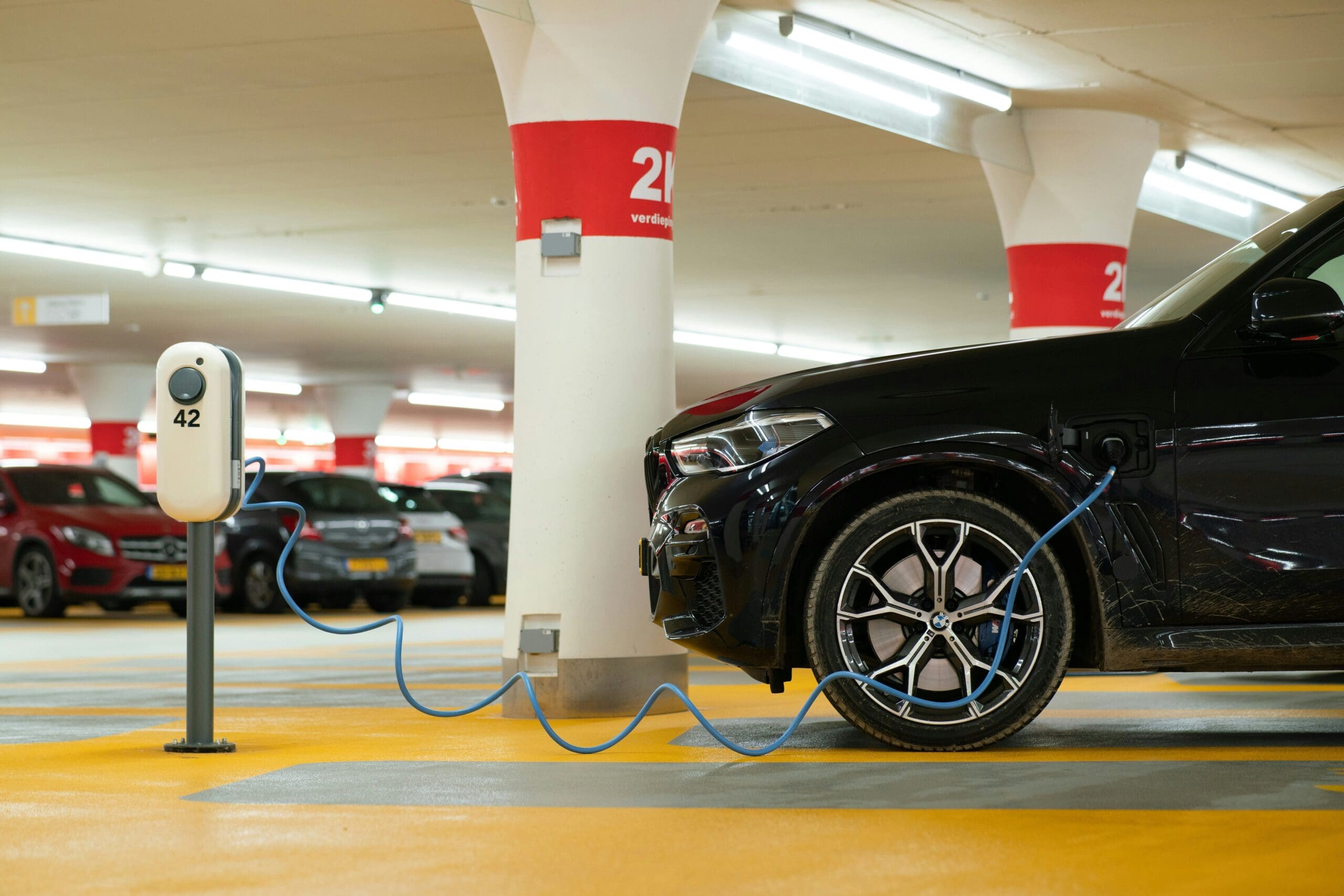 découvrez tous les avantages des voitures électriques : écologiques, économiques et innovantes. trouvez la voiture électrique parfaite pour vous et faites un pas vers un avenir plus durable.