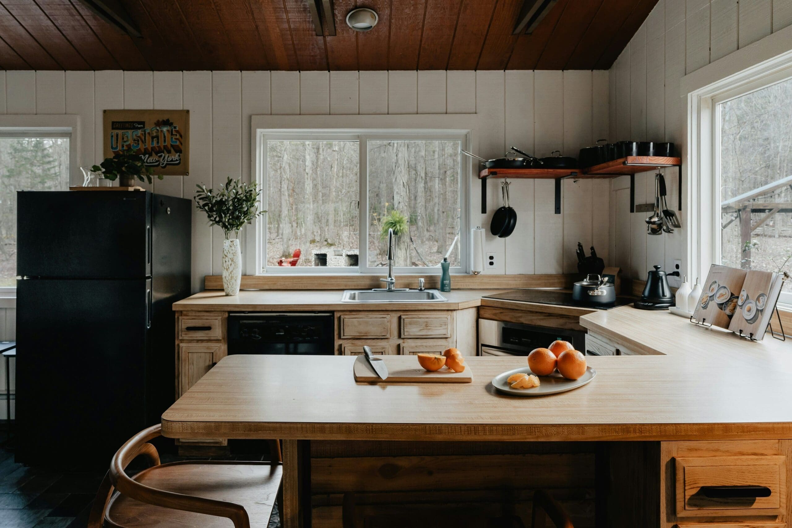 découvrez notre large sélection de plans de travail de cuisine en bois pour une touche chaleureuse et naturelle dans votre espace culinaire.