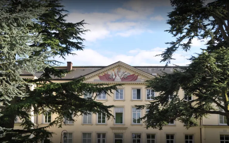 découvrez les nombreux avantages des maisons de retraite en seine-et-marne, alliant confort, sécurité et activités adaptées pour le bien-être des seniors.