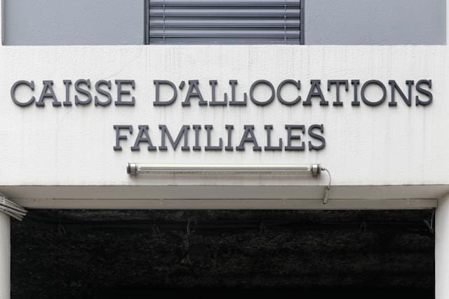 découvrez qui sont les bénéficiaires de la prime inflation 2022 et comment en bénéficier pour compenser la hausse des prix.