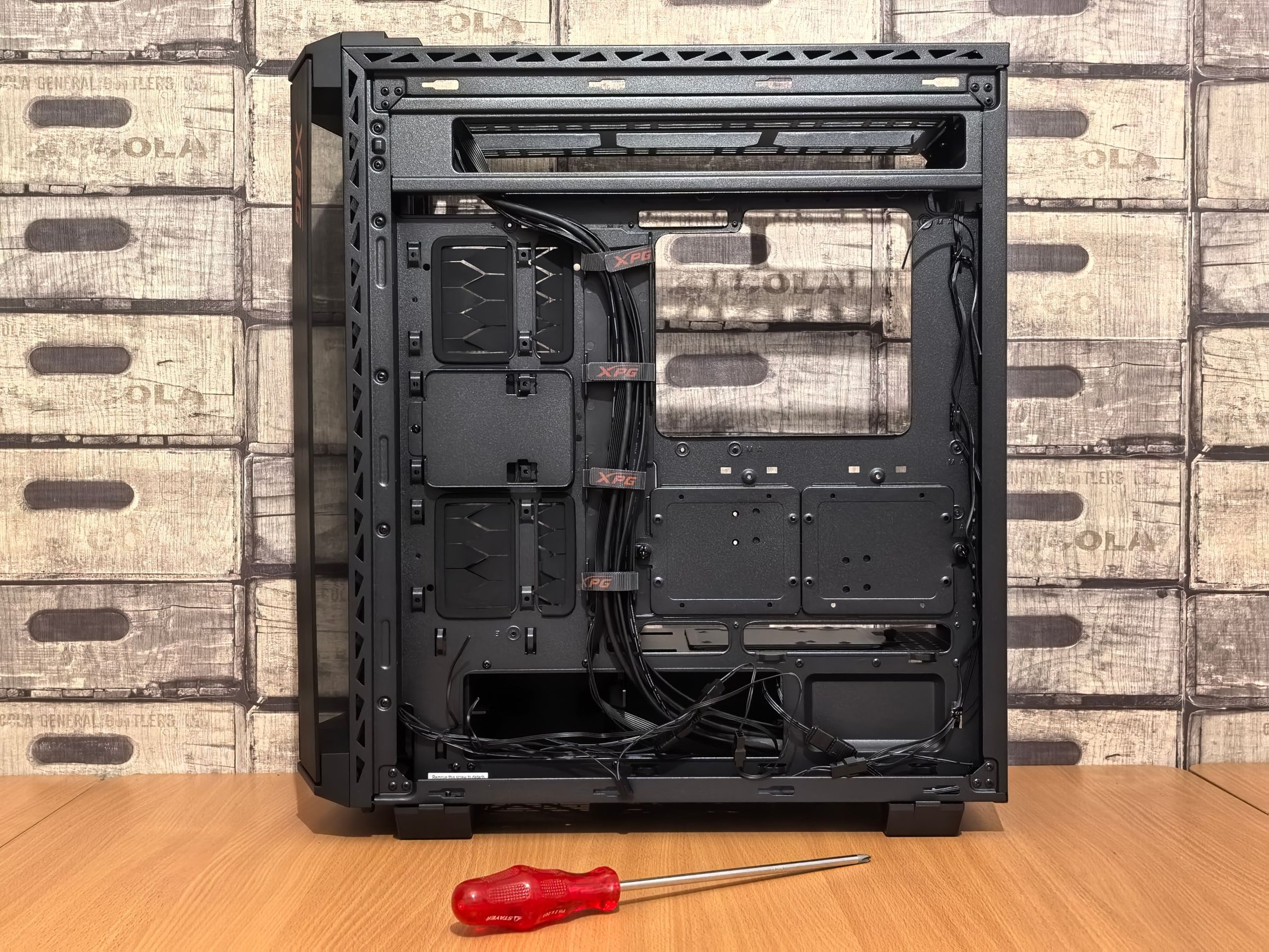 PC gaming Memory PC avec boîtier vitré et composants visibles