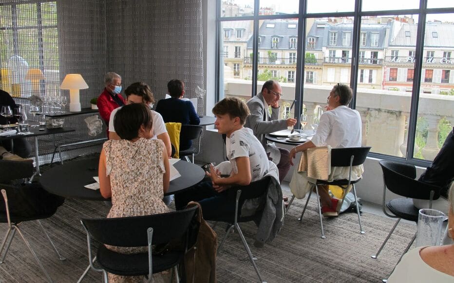 découvrez notre restaurant situé à la bourse du commerce à paris, offrant une cuisine raffinée dans un cadre historique au cœur de la capitale.